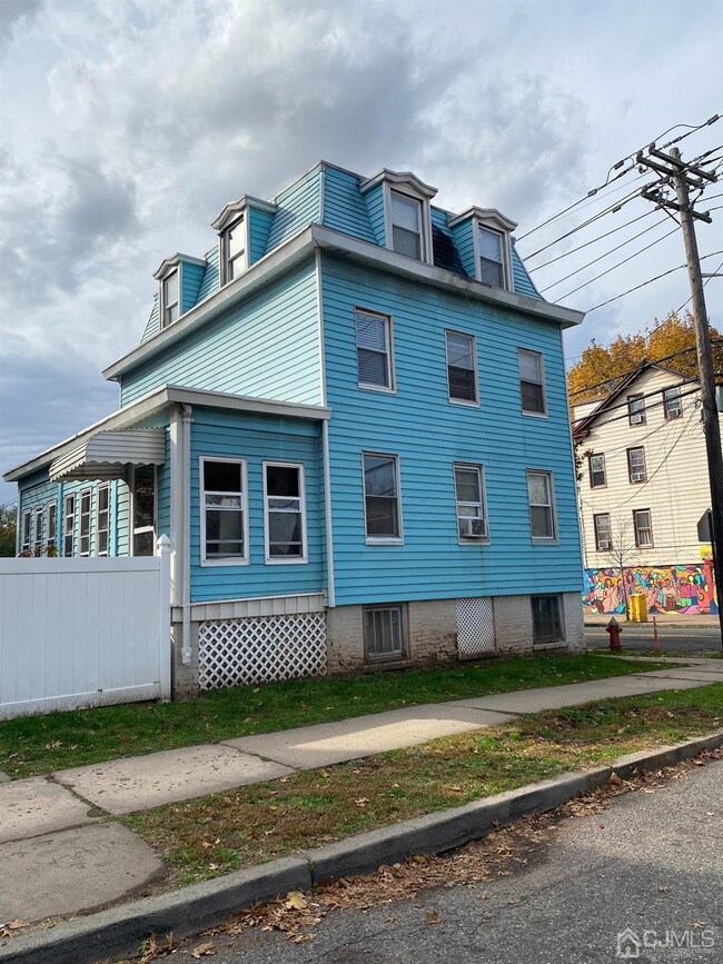 280 Delavan St, New Brunswick, NJ 08901 - photo 2