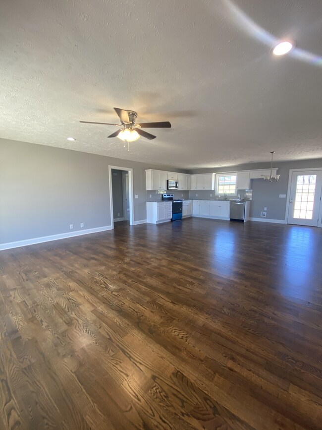 228 Jordan Ave, Shelbyville, TN 37160 - photo 3