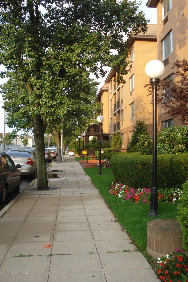 Chestnut Hill at Essex Park unit 3B, Staten Island, NY 10314 - photo 6