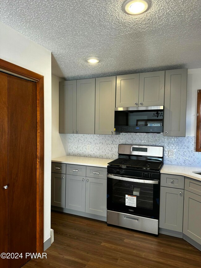 202 W Sarah St, Milford, PA 18337 - photo 6