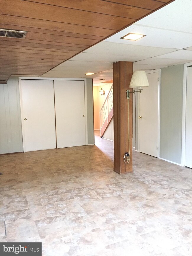 128 Botanic Ct, Upper Darby, PA 19082 - photo 5