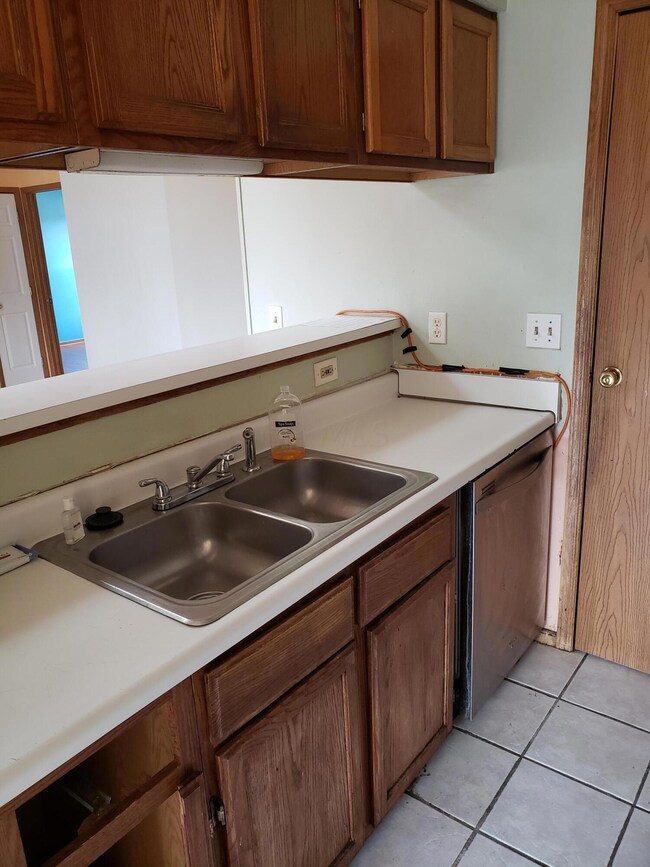 1015 Cypress Ridge Place, Columbus, OH 43228 - photo 7