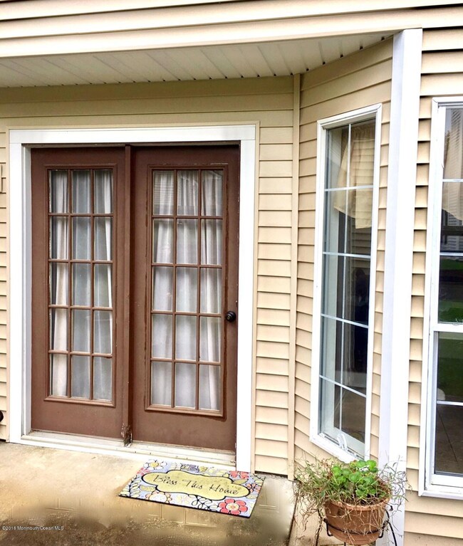 266 Primrose Ln, Freehold, NJ 07728 - photo 5