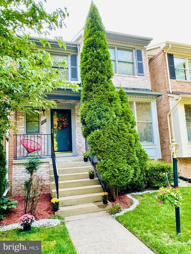 9097 Golden Sunset Ln, Springfield, VA 22153 - photo 2