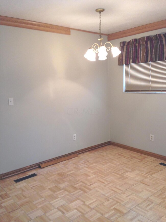 2724 Denmark Rd, Columbus, OH 43232 - photo 3