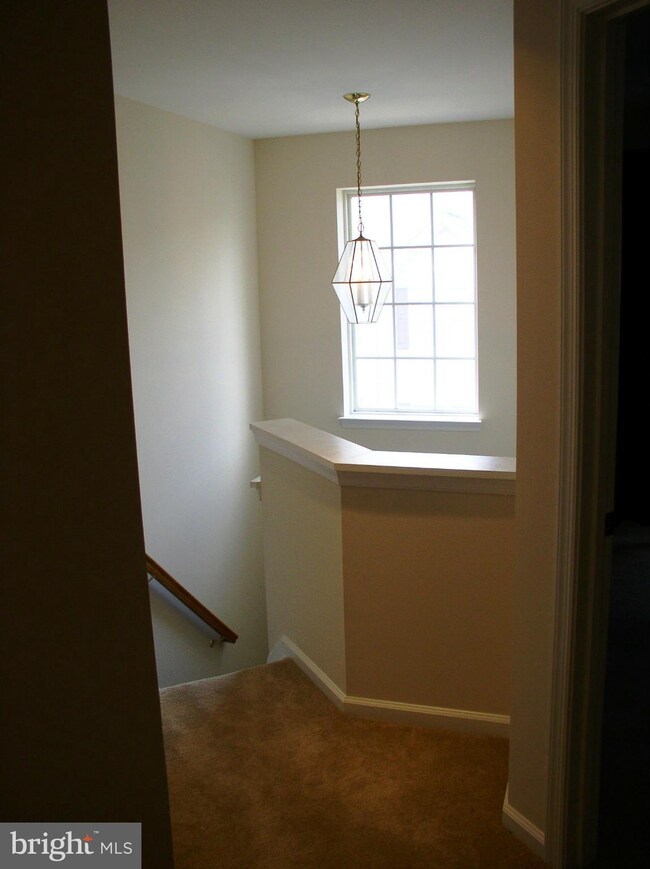 21057 Sojourn Ct, Germantown, MD 20876 - photo 6