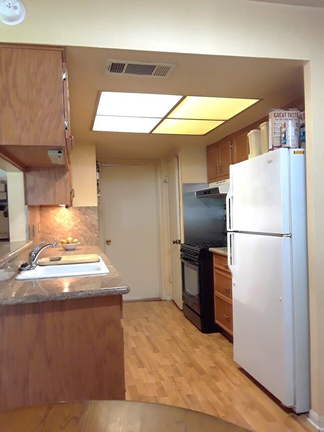 5922 Black Maple Ln, Houston, TX 77088 - photo 4