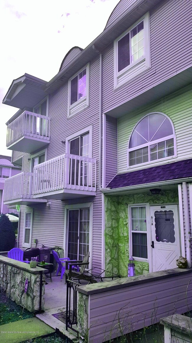 61 Country Dr E unit A, Staten Island, NY 10314 - photo 2