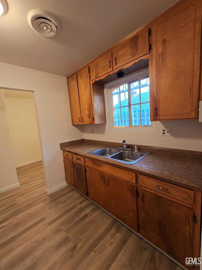 1917 3rd St, Wasco, CA 93280 - photo 7