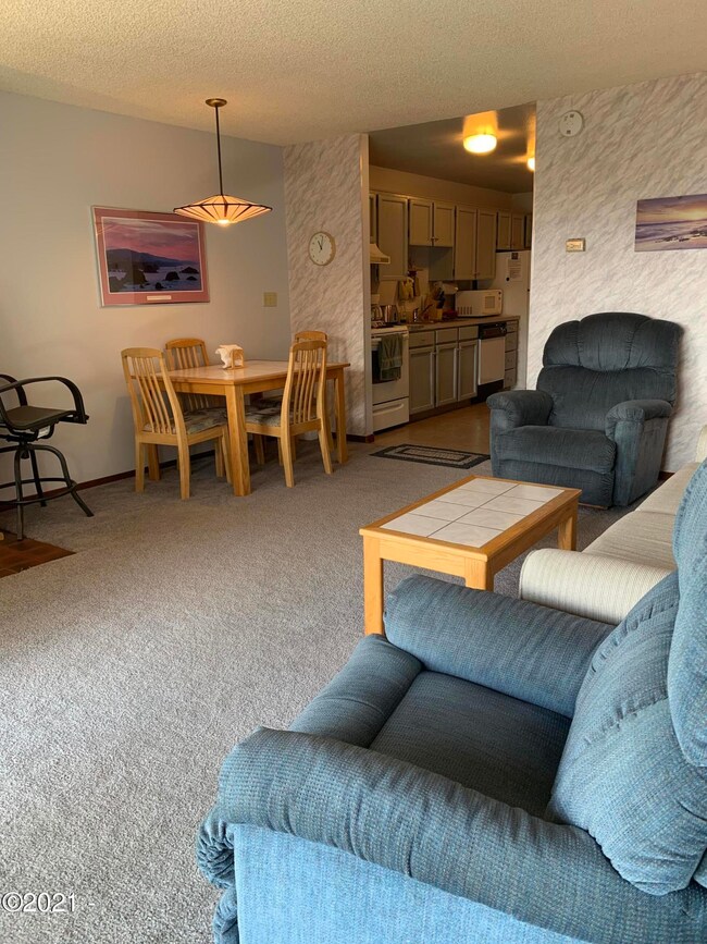 living/dining area