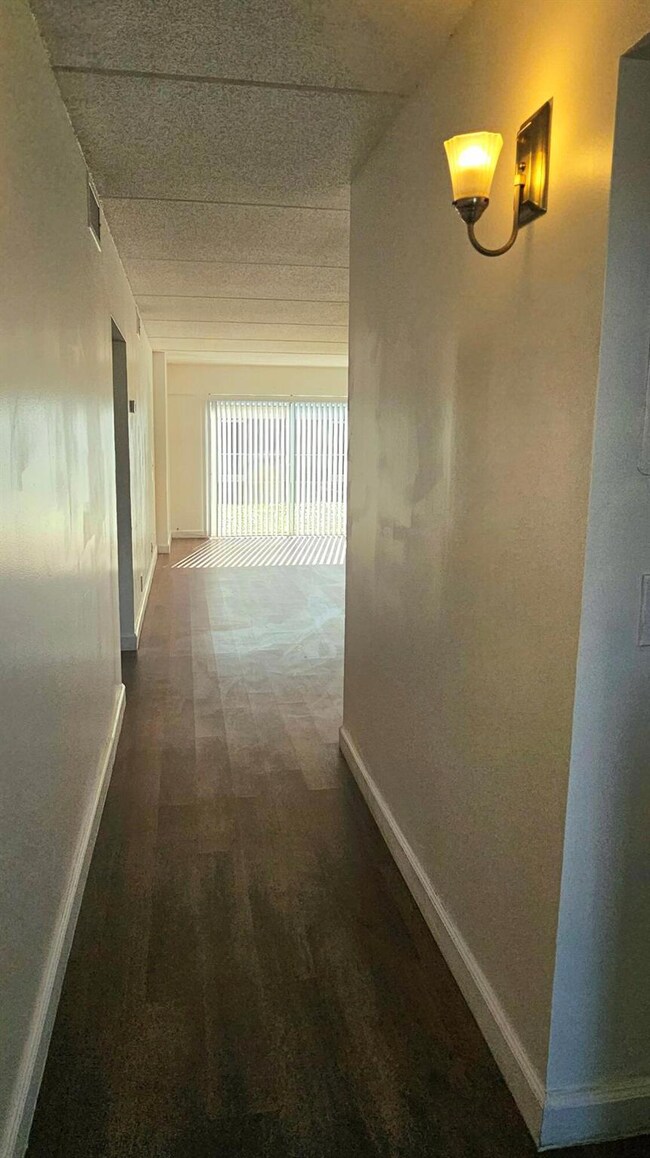 1501 Crescent Cir unit B10, West Palm Beach, FL 33403 - photo 2