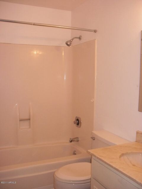 Upstairs Full Bathroom