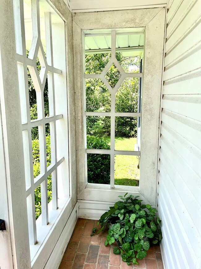 Entrance w Craftsmanship details