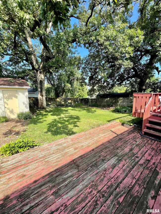 1602 N Pioneer St, Davenport, IA 52804 - photo 2