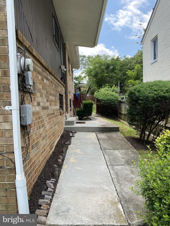 5323 Blaine St NE, Washington, DC 20019 - photo 4