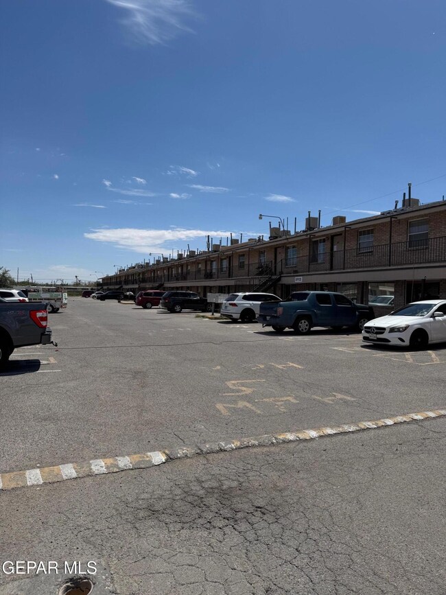 8507 Alameda Ave unit 3, El Paso, TX 79907 - photo 3