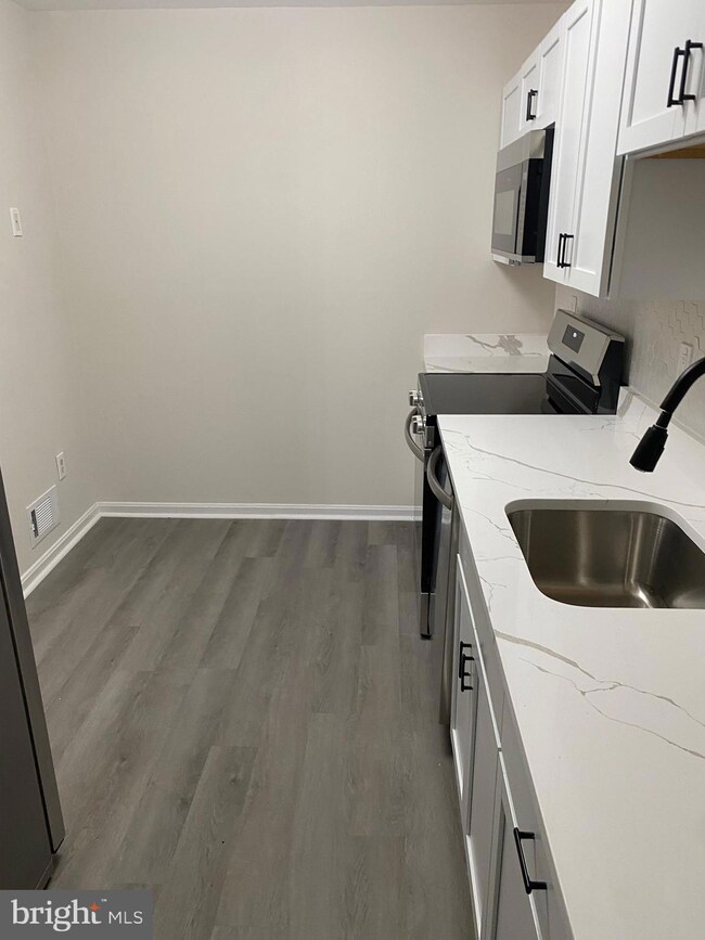 9880 Whiskey Run, Laurel, MD 20723 - photo 4