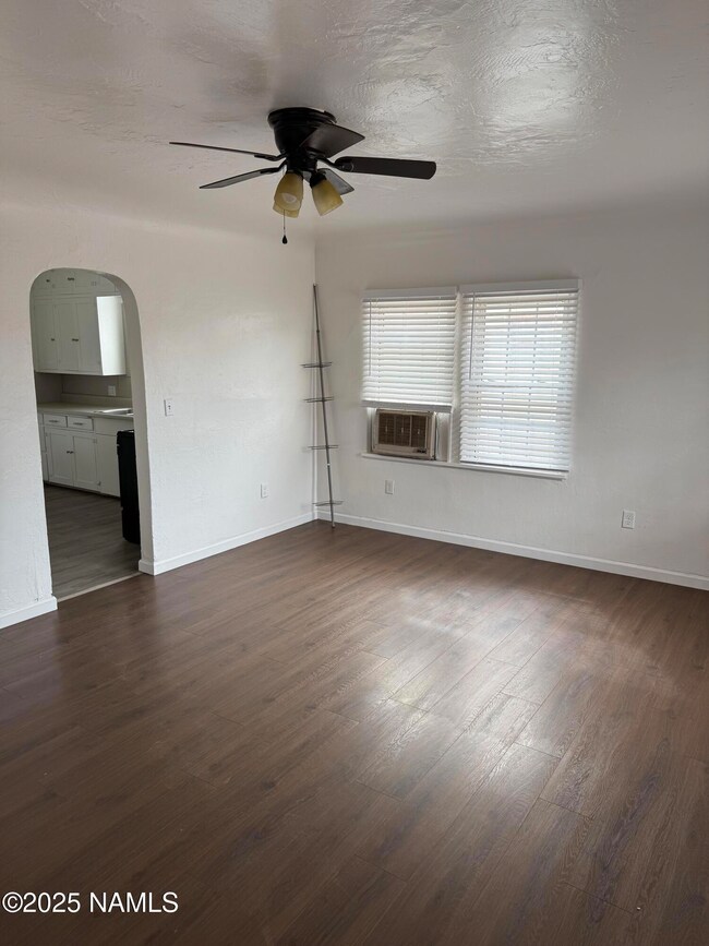 910 N Apache Ave, Winslow, AZ 86047 - photo 7