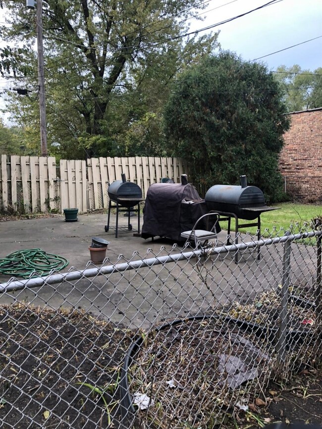 1044 Polk St, Gary, IN 46402 - photo 4