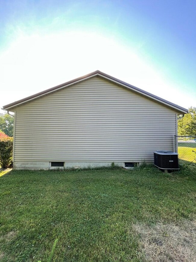 2490 Mansfield Lucas Rd, Lucas, OH 44843 - photo 3