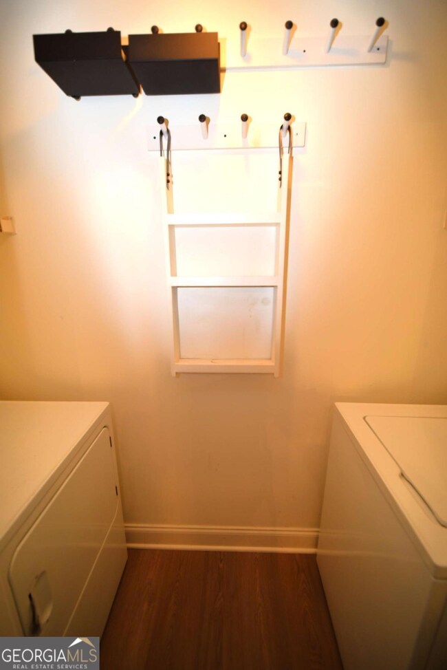 1075 Peachtree Walk NE unit 519, Atlanta, GA 30309 - photo 4