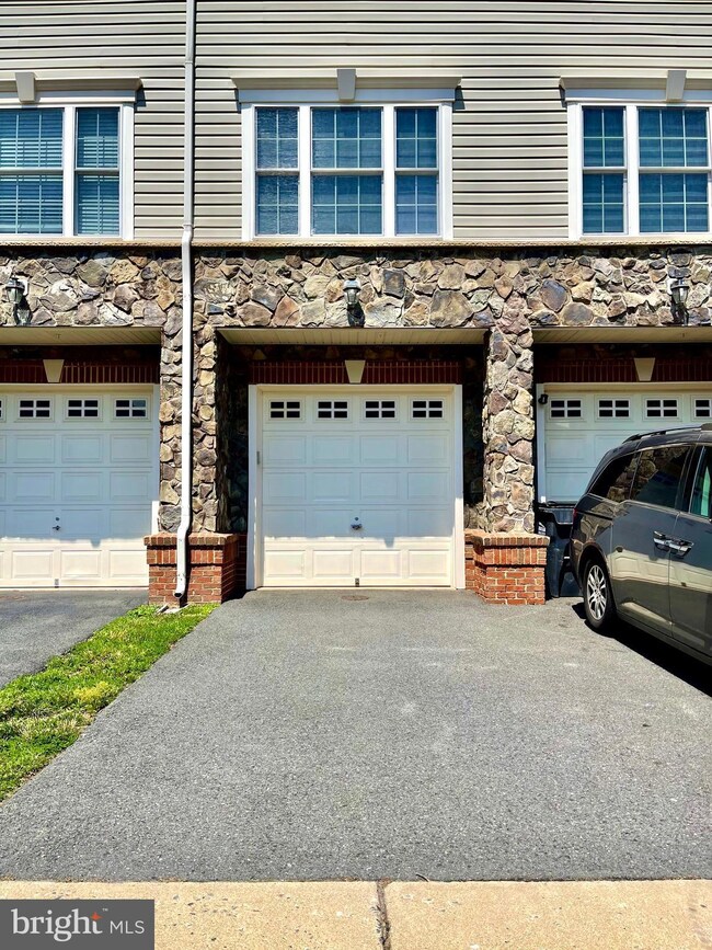 11265 Wortham Crest Cir unit 39, Manassas, VA 20109 - photo 2