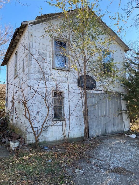 2223 Morton St, Anderson, IN 46016 - photo 5