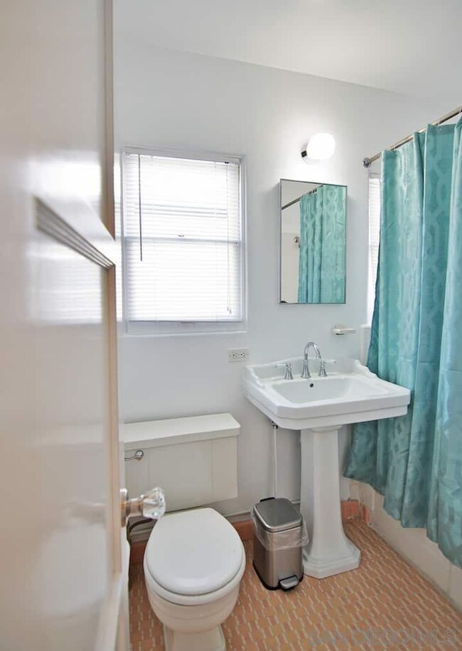 3552-3552 1/2 Front St, San Diego, CA 92103 - photo 6