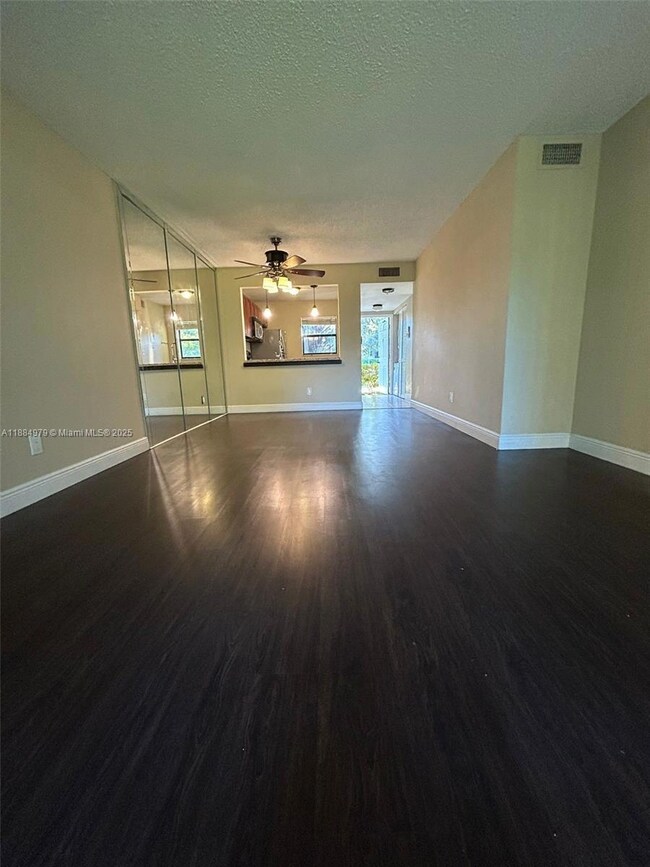 10325 NW 11th St unit 101, Pembroke Pines, FL 33026 - photo 4