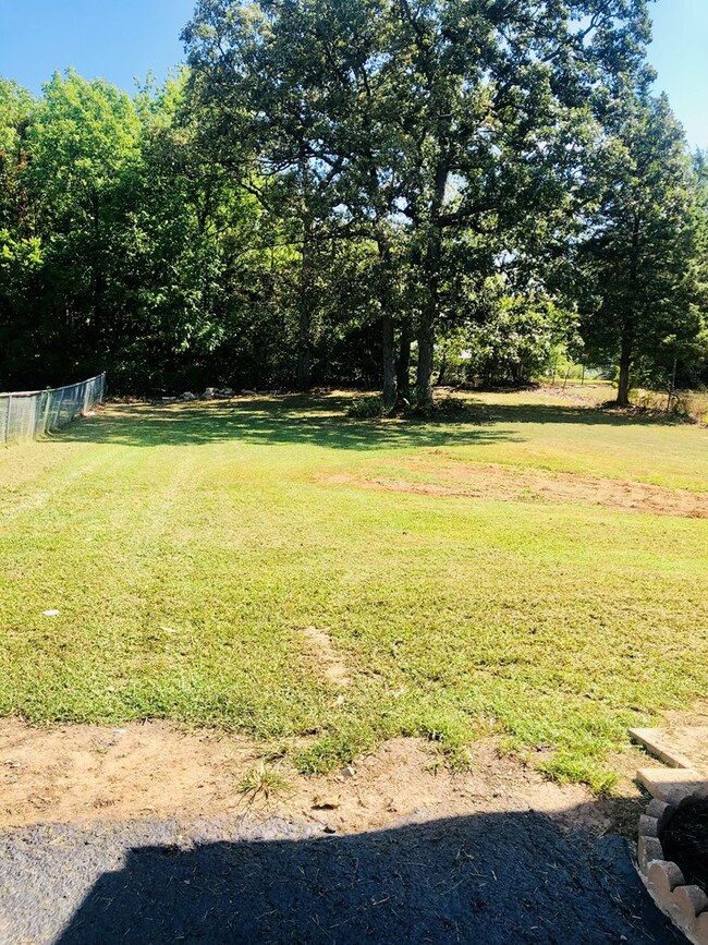 122 Gilkey Dr, Hopkinsville, KY 42240 - photo 4