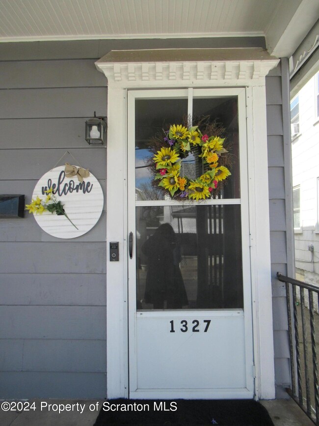 1327 Lafayette St, Scranton, PA 18504 - photo 3