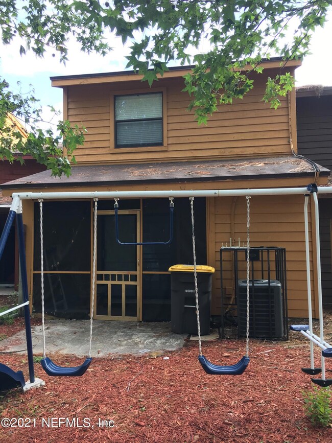 4554 Melissa Ct W, Jacksonville, FL 32210 - photo 2