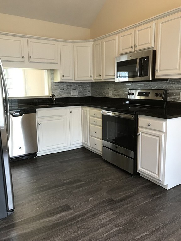 35 Kings Way unit TH 3, Waltham, MA 02451 - photo 2