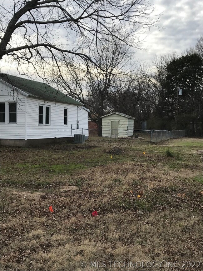 605 N E St, Eufaula, OK 74432 - photo 4