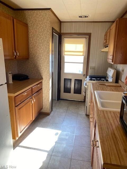 2021 E 39th St, Lorain, OH 44055 - photo 5