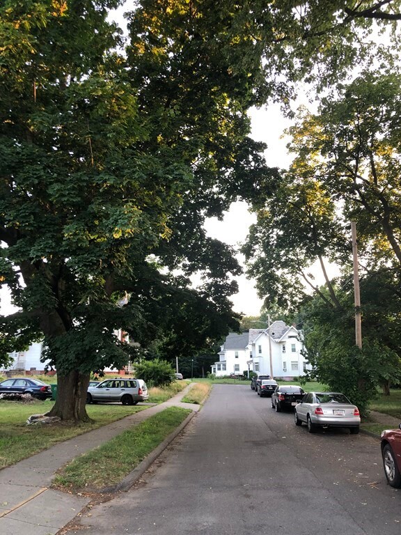 22 Sachem St, Chicopee, MA 01013 - photo 5