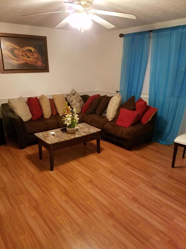 1224 Kriswood Ln, Columbus, OH 43228 - photo 4