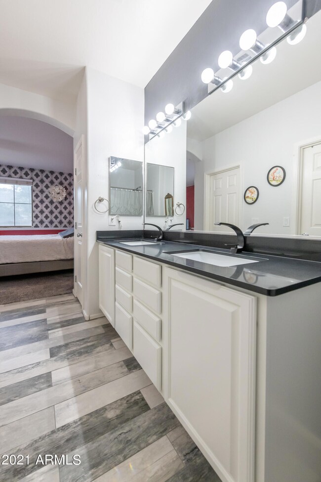Owners suite bath