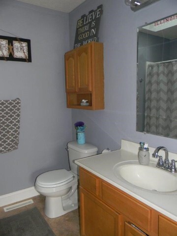 806 S Walnut St, Pontiac, IL 61764 - photo 7