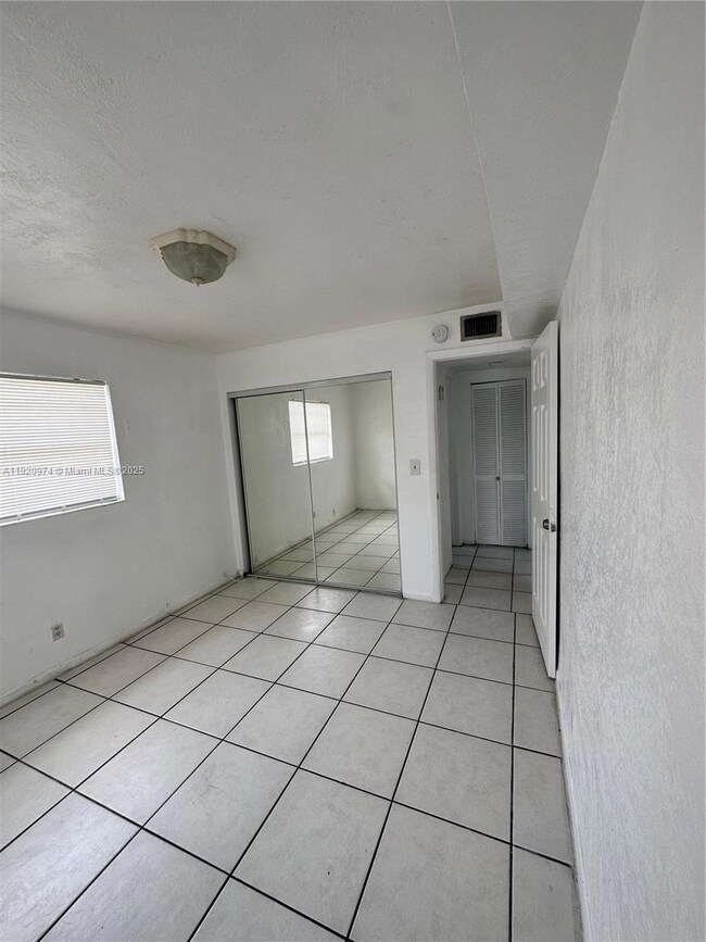 2534 NW 139th St unit 3, Opa Locka, FL 33054 - photo 6