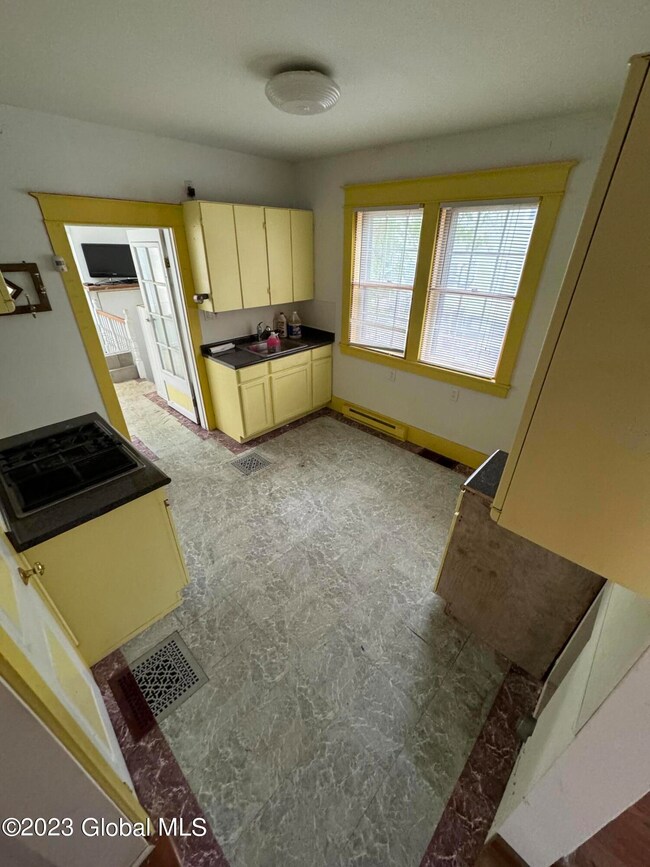 51 Wyllie St, Schenectady, NY 12307 - photo 7