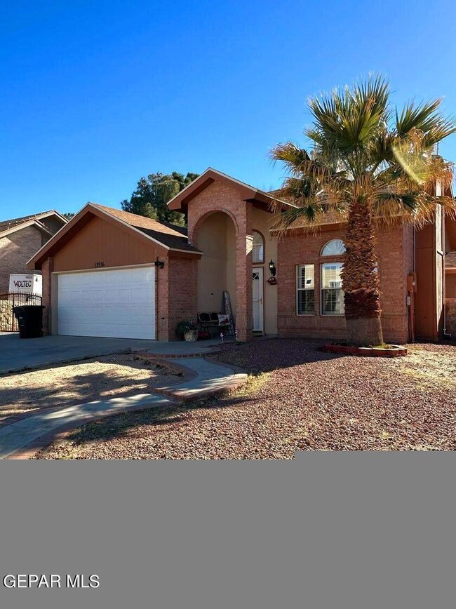 13936 Roslyn Dr, Horizon City, TX 79928 - photo 2