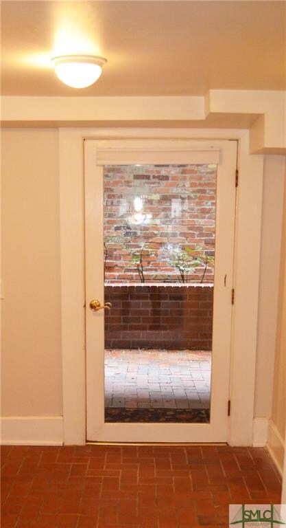 121 W Jones St unit Garden Front, Savannah, GA 31401 - photo 4