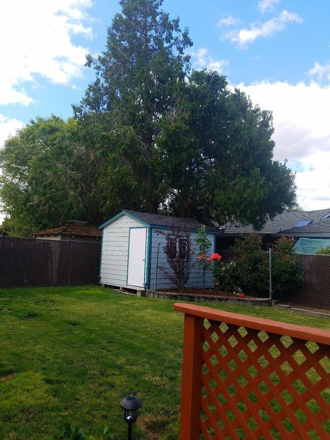 722 Sandra Ln, Central Point, OR 97502 - photo 6