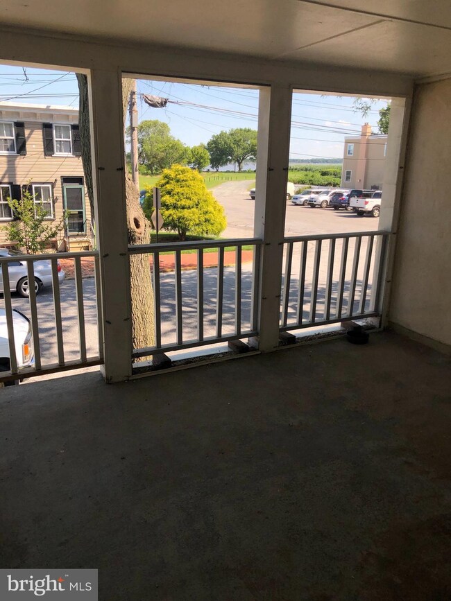 201 Chestnut St unit 2, New Castle, DE 19720 - photo 2