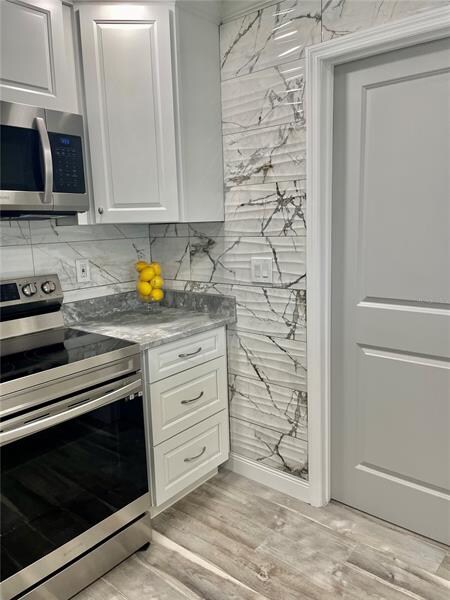 Love the modern wall tile! 