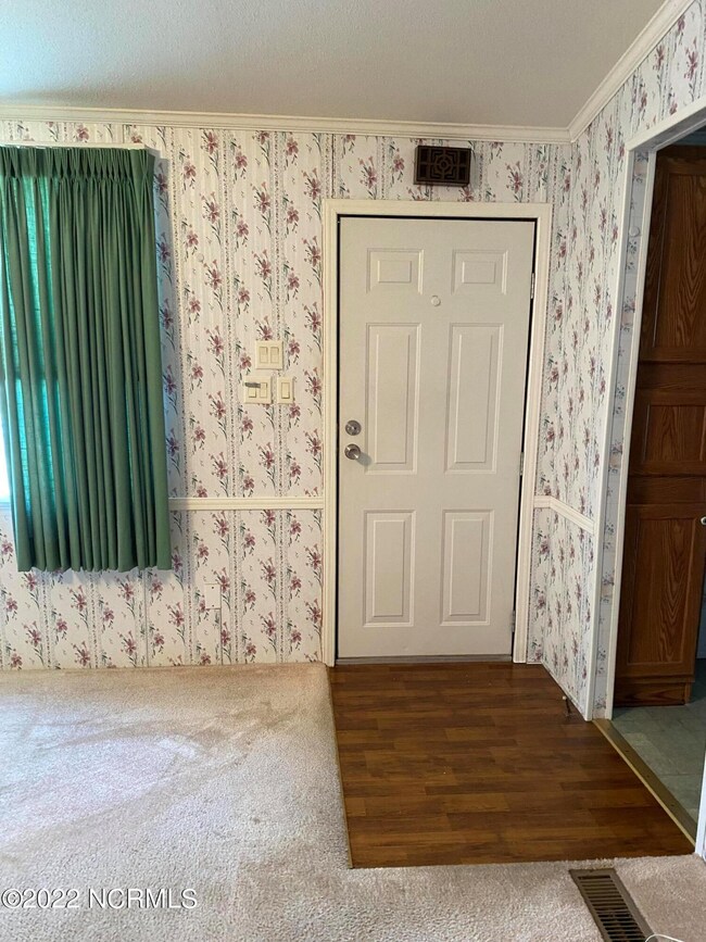 907 Palmer Inside Front Door - Copy