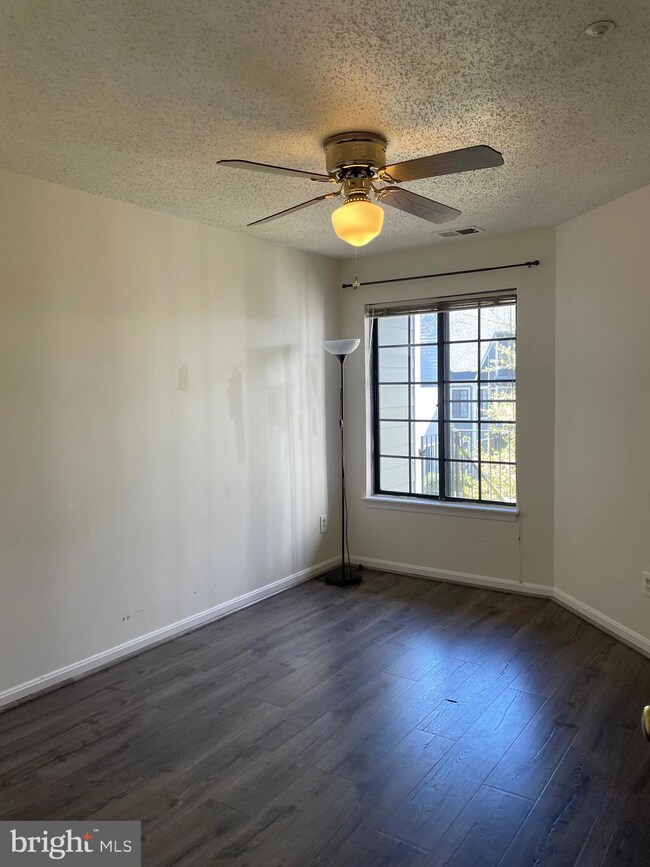 7000 Irwell Ln unit 11C, Alexandria, VA 22315 - photo 2