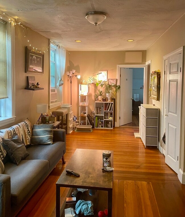 11 Foster St unit 6, Boston, MA 02109 - photo 2