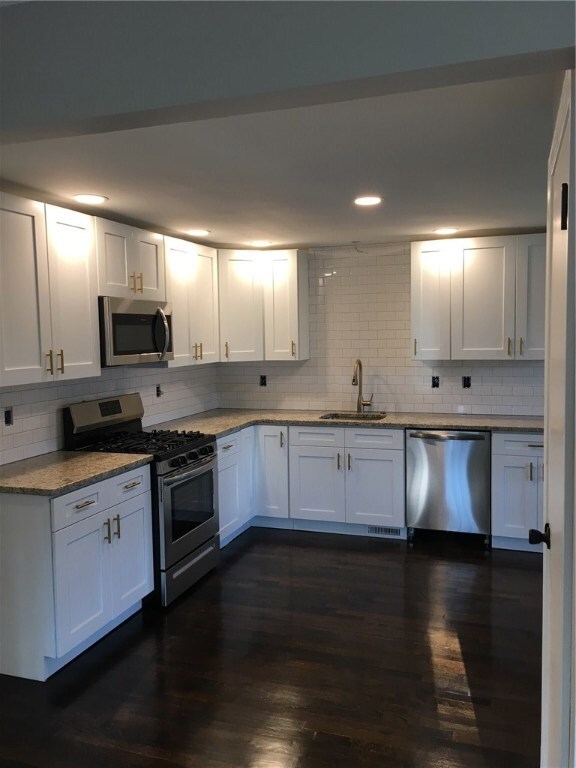 Eat-in Kitchen